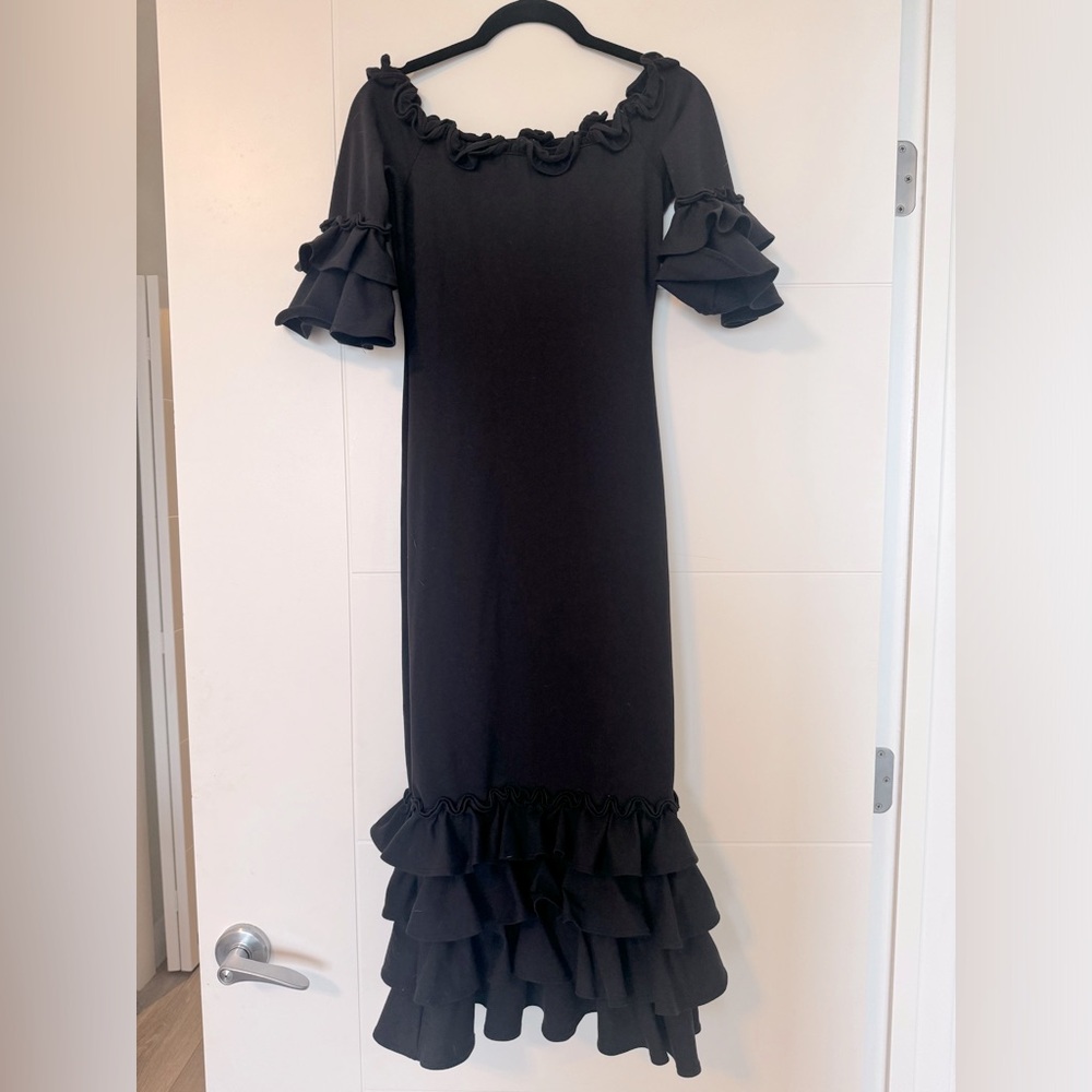 Donna Mizani Off the Shoulder Ruffle Midi Dress in Black
